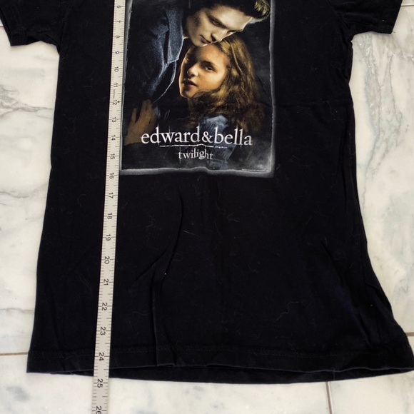 Collectible Twilight Edward & Bella Tee Size: Large - Picture 7 of 7